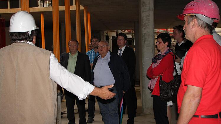 46 Arbeiter sind aktuell auf der Baustelle beschäftigt.