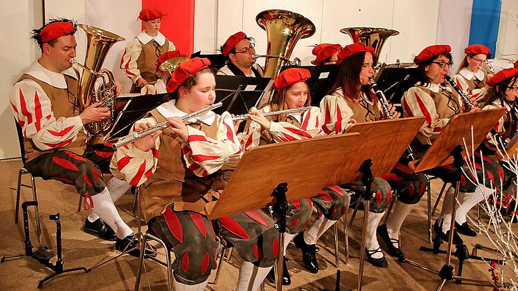 Das neu formierte Jugendblasorchester der Jugendmusikschule umrahmte den  Neujahrsempfang der Stadt Münnerstadt in der Alten Aula musikalisch. Foto:  Dieter Britz