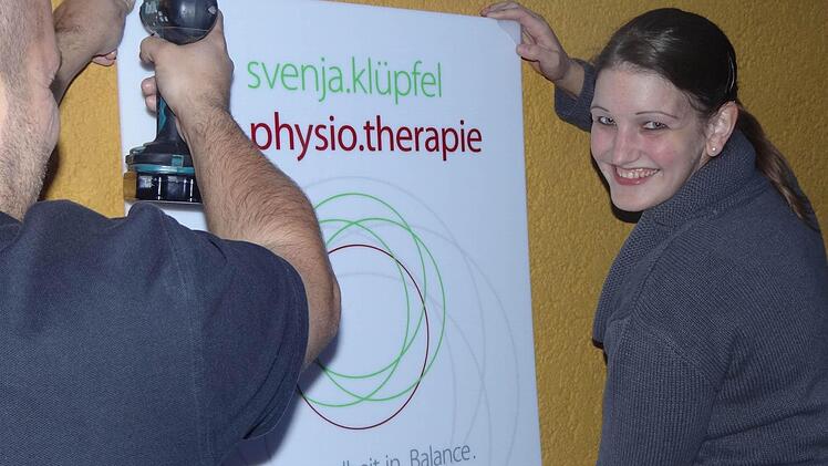 In den letzten Woche hatte Svenja Klüpfel so einiges zu tun. Ein ganzer Keller musste zu einer Praxis umgebaut werden und Behördengänge erledigt. Dass die Praxis bei den Leuten guten Anklang findet, hofft die junge Existenzgründerin. Foto: Johanna Eckert