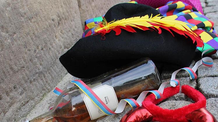 Alkohol und Fasching gehören durchaus zusammen - aber gerade junge Menschen kennen ihre Grenzen häufig noch nicht. Das Symbolbild entstand in Zeil. Foto: Andreas Lösch