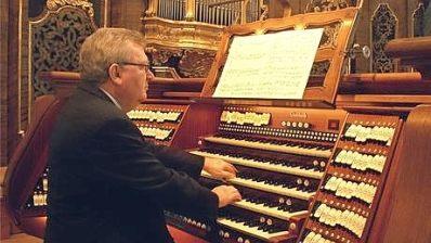 Professor Edgar Krapp an der Orgel Foto: privat