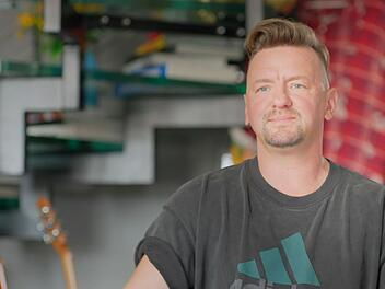 Schlagerstar Ben Zucker gibt in "Absolut Ben Zucker" private Einblicke in sein Leben zwischen Erfolg und den Kampf gegen seine Alkoholsucht.