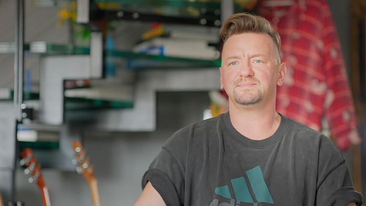 Schlagerstar Ben Zucker gibt in "Absolut Ben Zucker" private Einblicke in sein Leben zwischen Erfolg und den Kampf gegen seine Alkoholsucht.