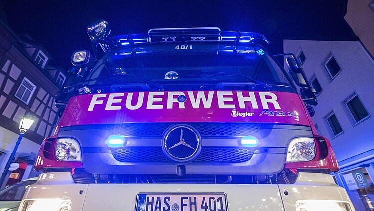 Ein Brand in einem Einfamilienhaus in Bayreuth hat einen beträchtlichen Sachshaden verursacht. Symbolfoto: Rene Ruprecht