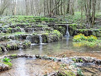 So ruhig wie hier an der Lillachquelle war es in der Fränkischen Schweiz am Wochenende selten. Hunderte von Wanderern genossen das schöne Wetter. Foto: Matthias Hoch, Archiv