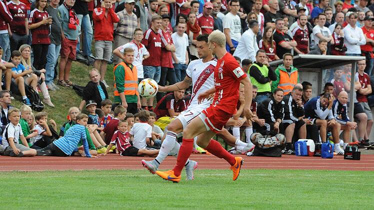 Impressionen vom Spiel des 1. FC Nürnberg (weiße Trikots) gegen die Würzburger Kickers (2:2). Foto: Hopf