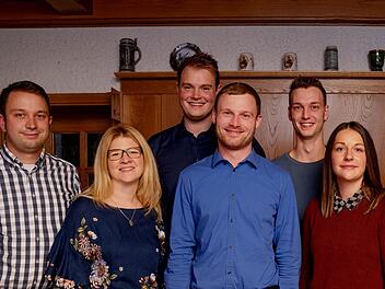 Die Top-8-Kandidaten der JB  mit B&uuml;rgermeisterkandidat Martin Albert (blaues Hemd) Foto: privat