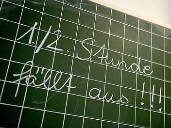 Der deutsche Lehrerverband kritisiert Quereinsteiger scharf. CDU-Politiker Alexander Lorz reagiert mit Unverst&auml;ndnis. Symbolfoto: Caroline Seidel/dpa