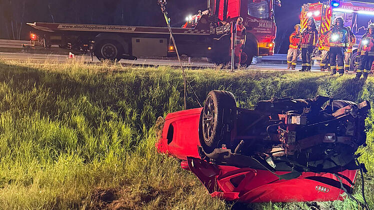 Sportwagen überschlägt sich bei Unfall auf A3 im Kreis Erlangen-Höchstadt