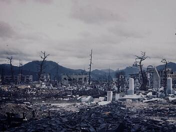 Die Atombombe "Little Boy" hinterließ in Hiroshima nichts als Verwüstung. Zehntausende starben. Der HISTORY Channel zeigt an den Jahrestagen jeweils direkt hintereinander "Hiroshima - Der Tag, an dem die Atombombe fiel" und "Hiroshima - Chronik einer Tragödie".