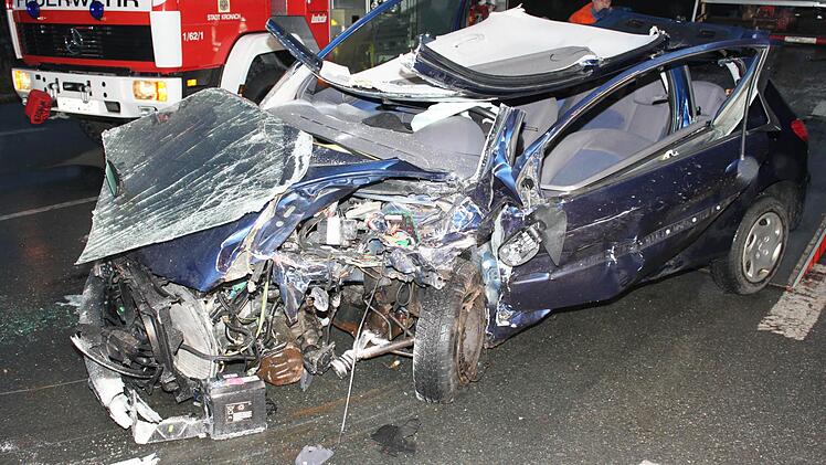 Das Wrack der Unfallverursacherin Foto: Schedel