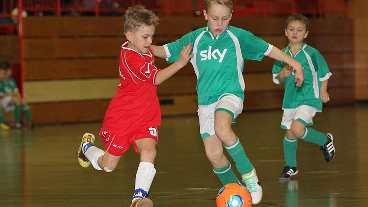 Spielszene vom Hallenturnier der F-Junioren in Kronach.  Foto: Heinric Weiß