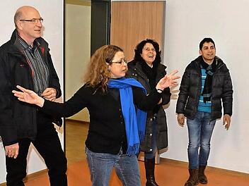 Sie beraten sich über die Ausstattung der neuen Räumlichkeiten: Peter Weinmann, Christiane Laaser, Ergin Nursen, Mushtaqu Al Gally, Birgit Rilke und Yvonne Berberich (von links nach rechts); Foto: Ronald Rinklef