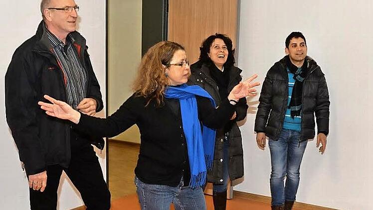 Sie beraten sich über die Ausstattung der neuen Räumlichkeiten: Peter Weinmann, Christiane Laaser, Ergin Nursen, Mushtaqu Al Gally, Birgit Rilke und Yvonne Berberich (von links nach rechts); Foto: Ronald Rinklef