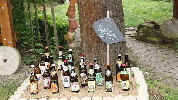 Ein Biergarten der besonderen Art wurde im Garten von Manfred Kobiger und Matthias Heider gezeigt. Foto: Michael Stelzner