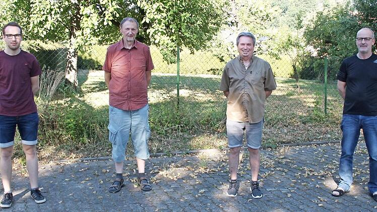 Die Neuwahlen des TTC Lettenreuth ergaben, dass mit Manuel Bojer als Kassier für Markus Klerner, ein neues Gesicht in der Vorstandschaft auftaucht (von links): Manuel Bojer, Bernhard Klerner, Herbert Müller und Günter Tischer. Foto: Herbert Gillig