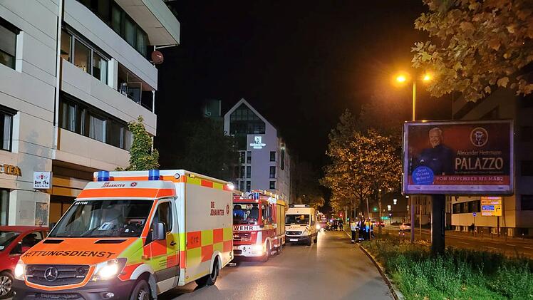 Gro&szlig;einsatz in N&uuml;rnberg: "Vollbrand" in Innenstadt betrifft mehrere H&auml;user - 100.000 Euro Schaden