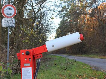 Erlangen: Betrunkener Autofahrer (69) durchbricht Schranke - und setzt Chaosfahrt unbeeindruckt fort