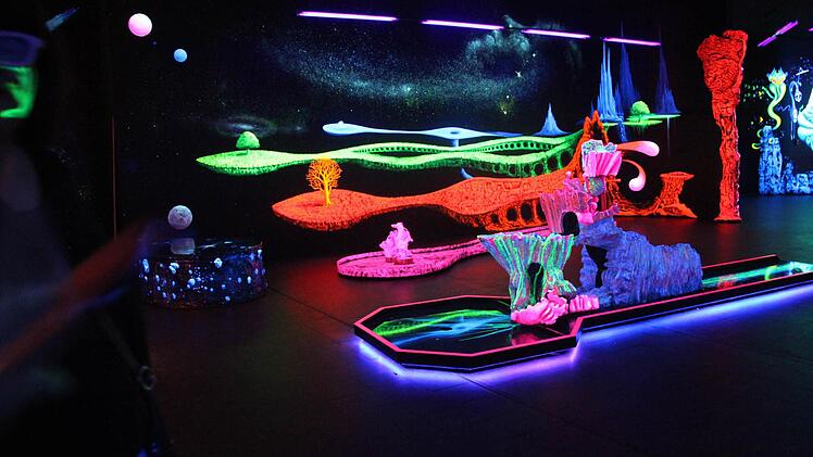 Minigolfen mit 3D-Brille - ein besonderes Erlebnis.  Foto: Diana Fuchs
