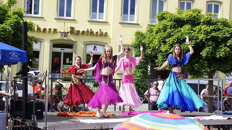 Die jüngsten "Blüten des Orients" aus dem Tanzstudio von Morgiana zeigten mit Bravour und Grazie ihr Erlerntes. Foto: Winfried Ehling