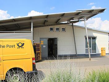 Auch der Zustell-Stützpunkt der Post in der Großen Bauerngasse in Höchstadt wird wohl umziehen und vergrößert.  Foto: Andreas Dorsch