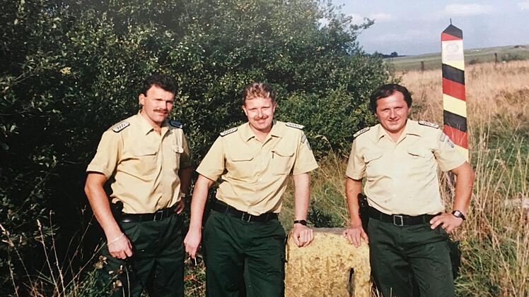 Noch kurz vor dem Mauerfall absolvierte Hans-Joachim Bauer (links) im September 1989 zusammen mit seinen Kameraden Thomas Müller und Günther Fröhlich eine Übung an der innerdeutschen Grenze. Foto: Privatarchiv Hans Bauer