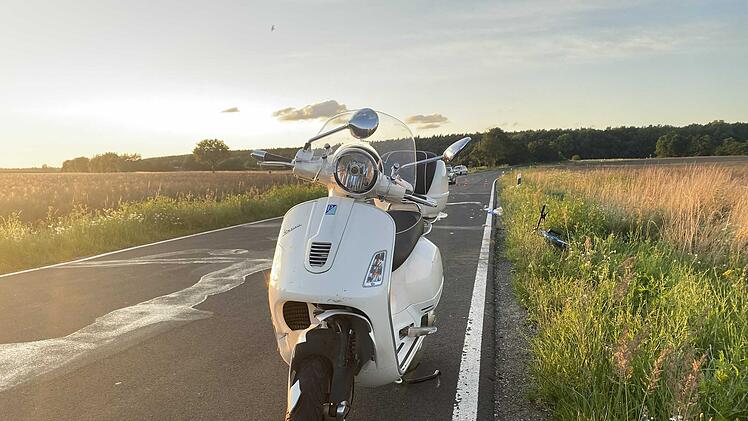 Der 56-J&auml;hrige krachte frontal in den geparkten Pkw. Die Polizei sucht jetzt nach Zeugen.