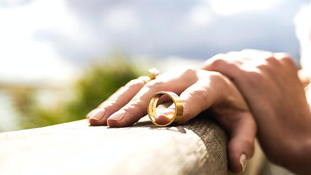 Neue Studie belegt -  Eheschlie&szlig;ung an Schnapszahl-Tagen bringt Ungl&uuml;ck