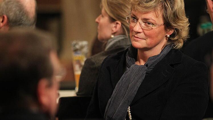 Monika Hohlmeier: Es war ein toller Abend und ein sehr guter Ausweis für die CSU. Alle drei Bewerber haben sich respektabel verkauft. Mit Emmi haben wir die optimale Kandidatin für Berlin. Sie ist interessiert, ist nicht ideologisch festgelegt und kann auf andere zugehen. Sie ist ein echter Gewinn.