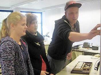 Die jungen Ebensfelder durften Azubis über die Schulter sehen. Foto: privat