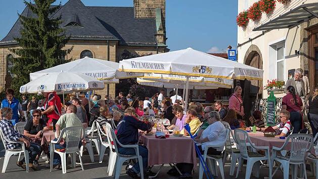 Auf der Schlemmermeile kann man am verkaufsoffenen Feiertag die fr&auml;nkischen und internationalen Spezialit&auml;ten genie&szlig;en.  Fotos: Klaus Gagel