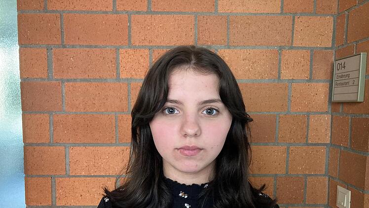 Auch Anna (16) möchte mit ihrer Familie wieder in die Ukraine. Wie lange sie bleiben, das kann sie nicht sagen. Sie stellt sich vor, später Übersetzerin für Englisch und Chinesisch zu werden. Foto: Charlotte Wittnebel-Schmitz