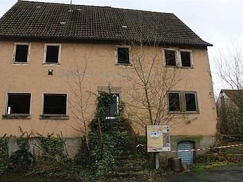 Die Tage für das ausgeräumte Gebäude des ehemaligen Gasthauses "Goldener Stern" sind gezählt. Bald soll es abgerissen werden. Foto: Gerd Schaar