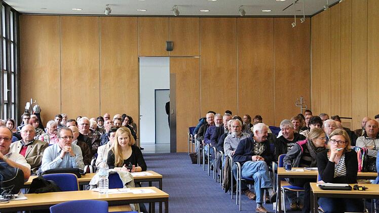 Gut besetzte Zuschauerreihen zum Prozessauftakt.