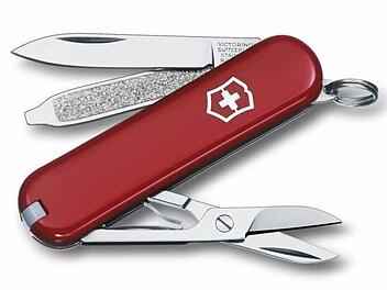 Mit einem Taschenmesser hatte der Angeklagte den Schlüsselbund mit Anhänger verwechselt, den ein 30-Jähriger dabei hatte, der ihn angeblich bedrohte. Foto: Symboldbild djd/Victorinox