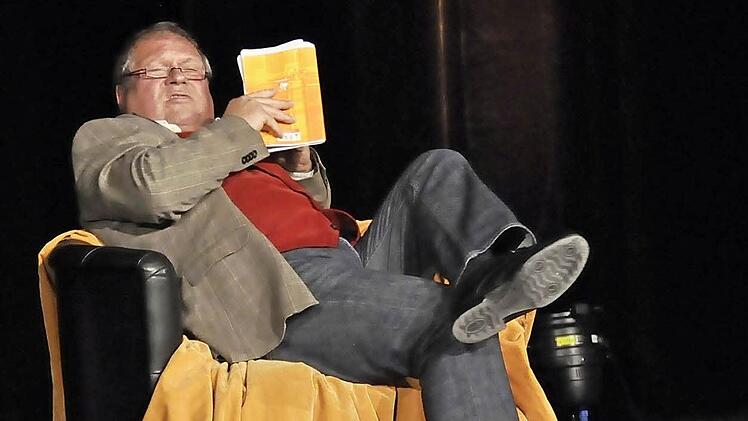 Wenn Thomas Freitag nicht nur stimmlich eine Person imitiert - wie hier Literaturkritiker Marcel Reich-Ranicki - bleibt kein Auge trocken. Foto: Peter Klopf