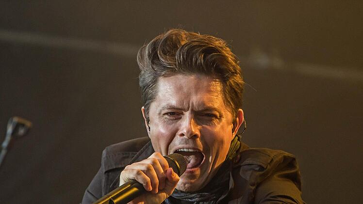 Umjubelter Auftritt: Michael Patrick Kelly fasziniert im ausverkauften Schlosshof von Tambach. Foto: Jochen Berger