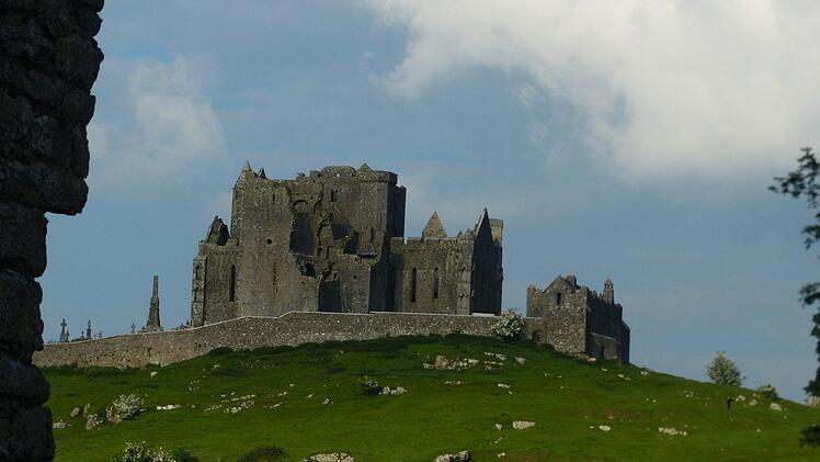 Nach der Legende hausen auf dem Rock of Cashel die Feen und Geister. Die Burgruine ist ein Wahrzeichen Irlands.Manfred Wagner