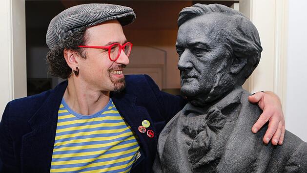 Mit Richard Wagner auf Augenhöhe: David Saam ist als Übersetzer ein Meisterstück gelungen, denn seine Version der Nibelungen-Tetralogie auf Fränkisch ist einfach umwerfend.  Foto: Matthias Hoch