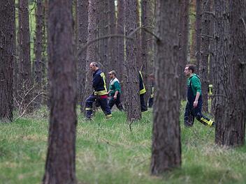 Nach erfolgreiche Absuche eines Mannes im Wald bei Trier, greift der gefundene Mann einen Polizisten an.