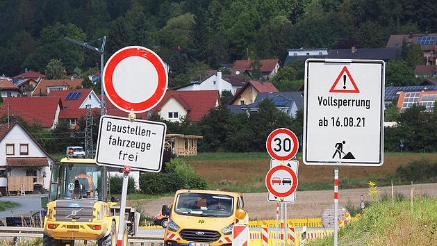 Die Sperrung wegen der Baustelle sorgt in Stadtsteinach f&uuml;r &Auml;rger. Foto: Klaus R&ouml;ssner