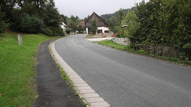 Die Kreisstraße in Burggrub gibt derzeit zur Sorge Anlass.  Foto: Wolf
