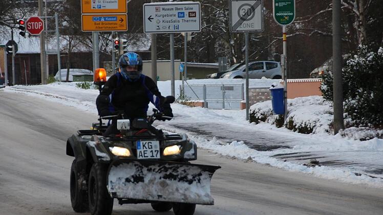 In den Stadtteilen wie hier an der Garitzer Kreuzung sind Dienstleister fürs Räumen zuständig. Foto: Benedikt Borst/Archiv