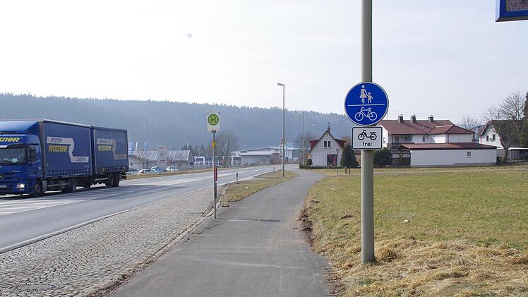 Von Ruppen in Richtung Kronach kann nicht in die geplante Stichstraße eingebogen werden. Foto: Marco Meißner