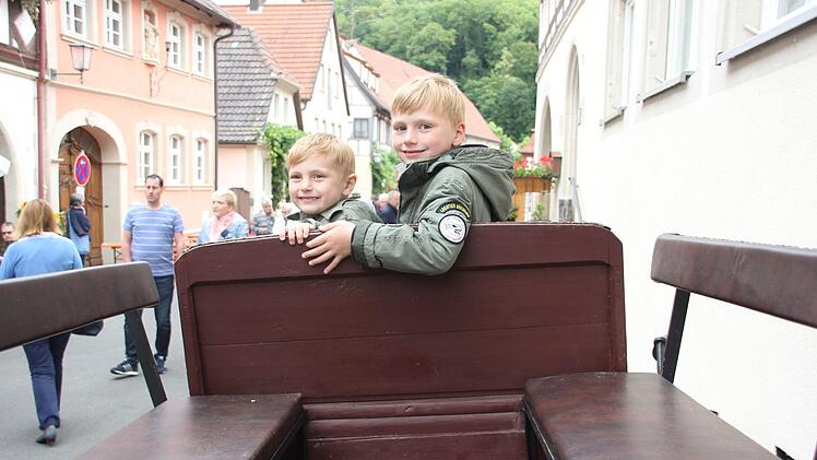 Auf der Kutsche: Carlos und Luca (rechts)