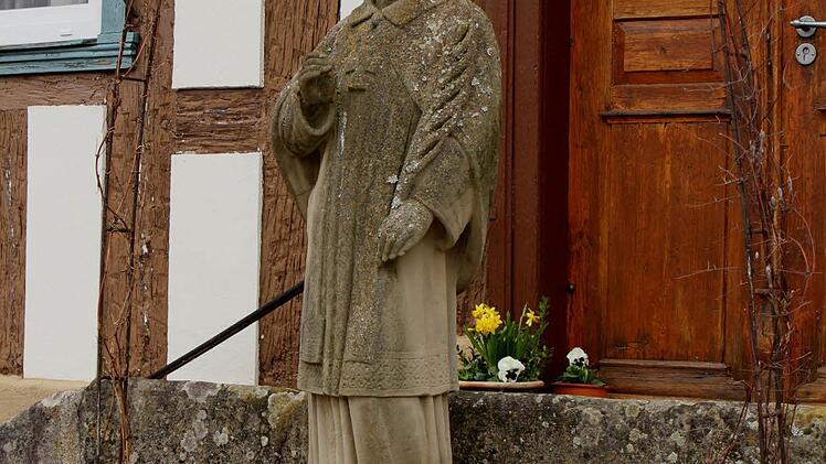 Auch der Sanierung von Marterl und Bildstocken soll weiterhin das Interesse der Obst- und Gartenbauvereine im Landkreis Haßberge gelten, hier die Statue am Dorfplatz von Jesserndorf. Dies wurde bei der Jahresversammlung des Kreisverbands deutlich.  Foto: Günther Geiling