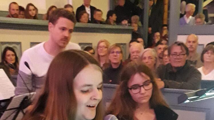 Laura Kuhn und Anna Heinle begeisterten als "La-Na". Foto: Diana Leitsch