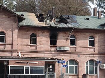 Der Bahnhof Jossa nach dem Brand von der Bahnsteigseite aus gesehen.  Foto: Brigitte Betz
