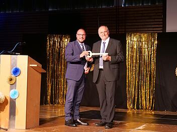 Coburger Realschule COII verabschiedet langjährigen Schulleiter - nach 24 Jahren Coburger Realschule COII verabschiedet langjährigen Schulleiter - nach 24 Jahren