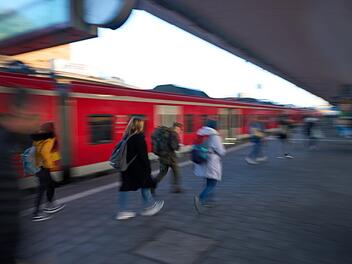 Fränkische Bahnstrecke erwartet Ersatzverkehr und längere Fahrzeiten Fränkische Bahnstrecke erwartet Ersatzverkehr und längere Fahrzeiten